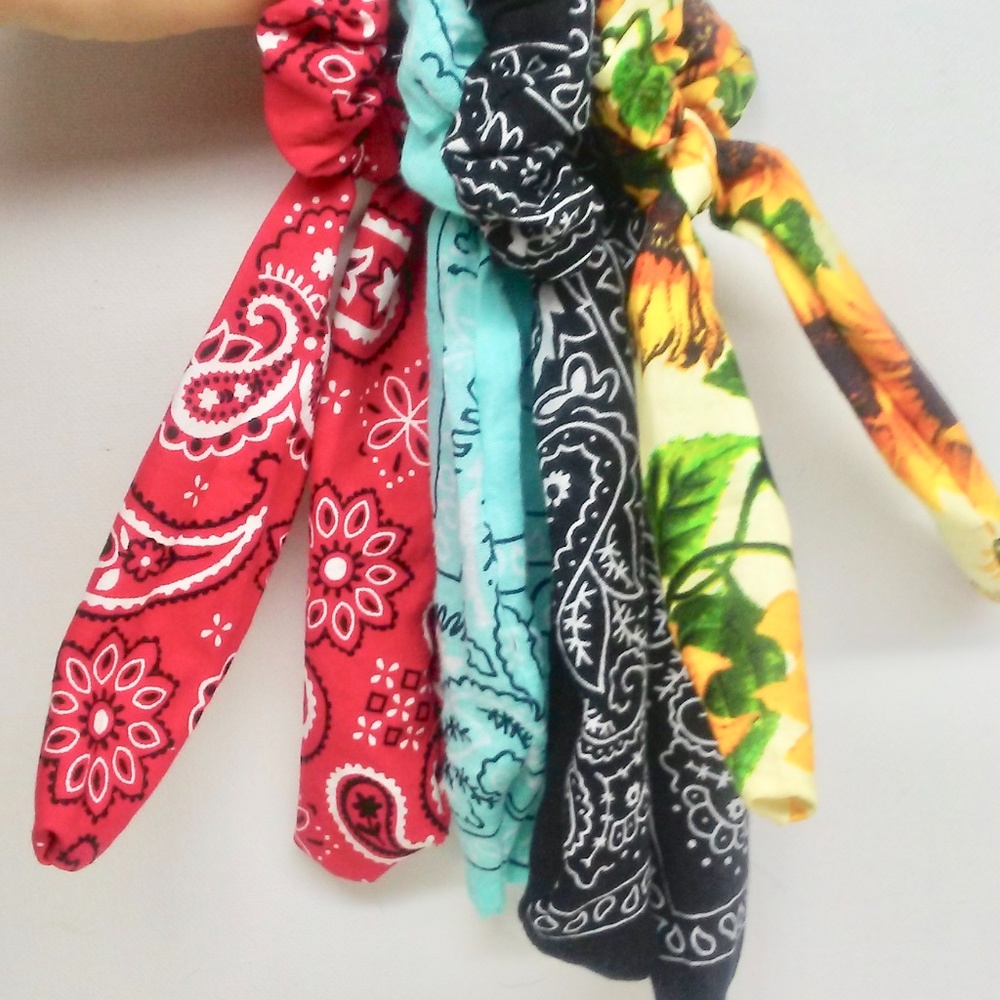 Bow Scrunchie - Picture 4 of 4